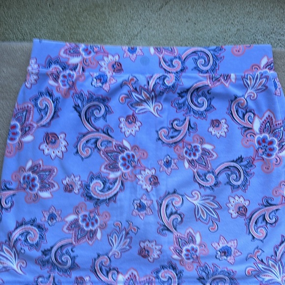 T BY TALBOTS SIZE M STRETCH SKORT BLUE/MULTI - Picture 4 of 6